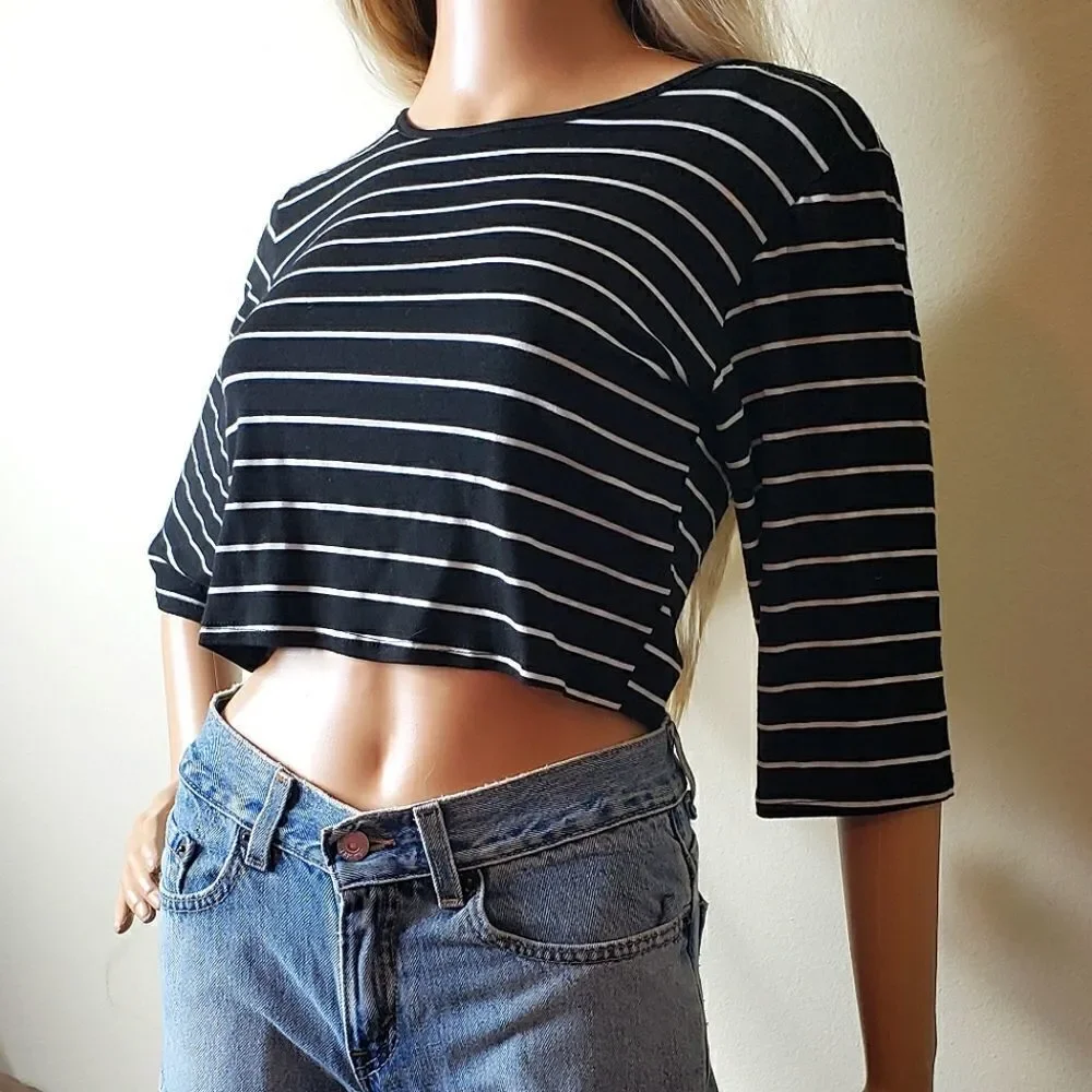 B. Jewel Cropped Sleeved Striped Crop Top - Picture 3 of 6